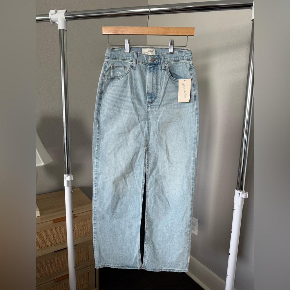 NEW Universal Thread‎ Light Blue Denim Midi Skirt